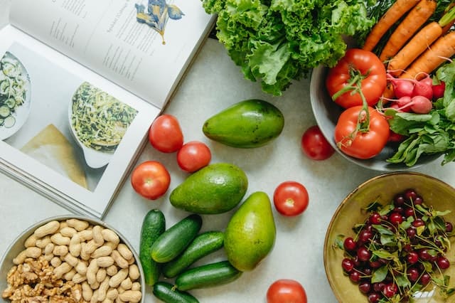 Dieta owocowo-warzywna: zdrowa i sycąca?